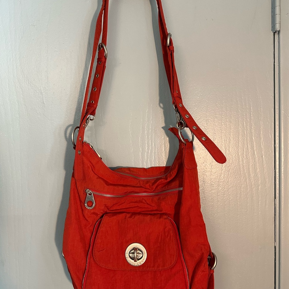 Baggallini large red crossbody shoulder backpack, EUC